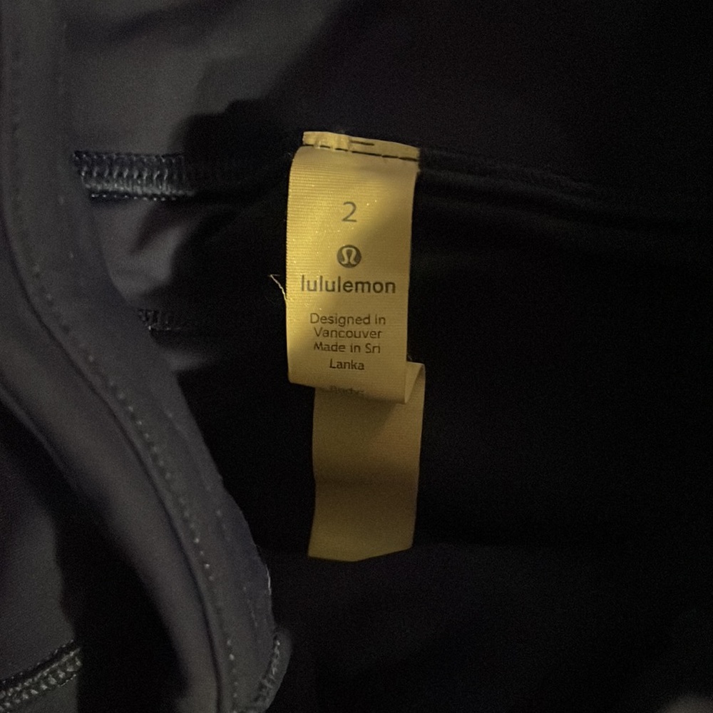 Lululemon leggings size 2 - Picture 2 of 5